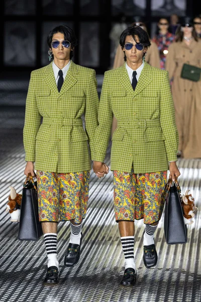 Look 10